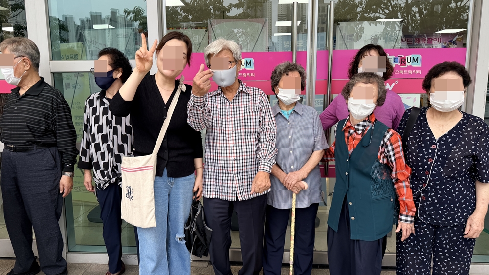 어르신들과 함께 마트 나들이